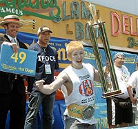 �z�b�g�h�b�O���H�������łT�A�e��B�����A
�K�b�c�|�[�Y���鏬�ё����񁁂S���A�j���[���[�N�E�R�j�[�A�C�����h�i�����j